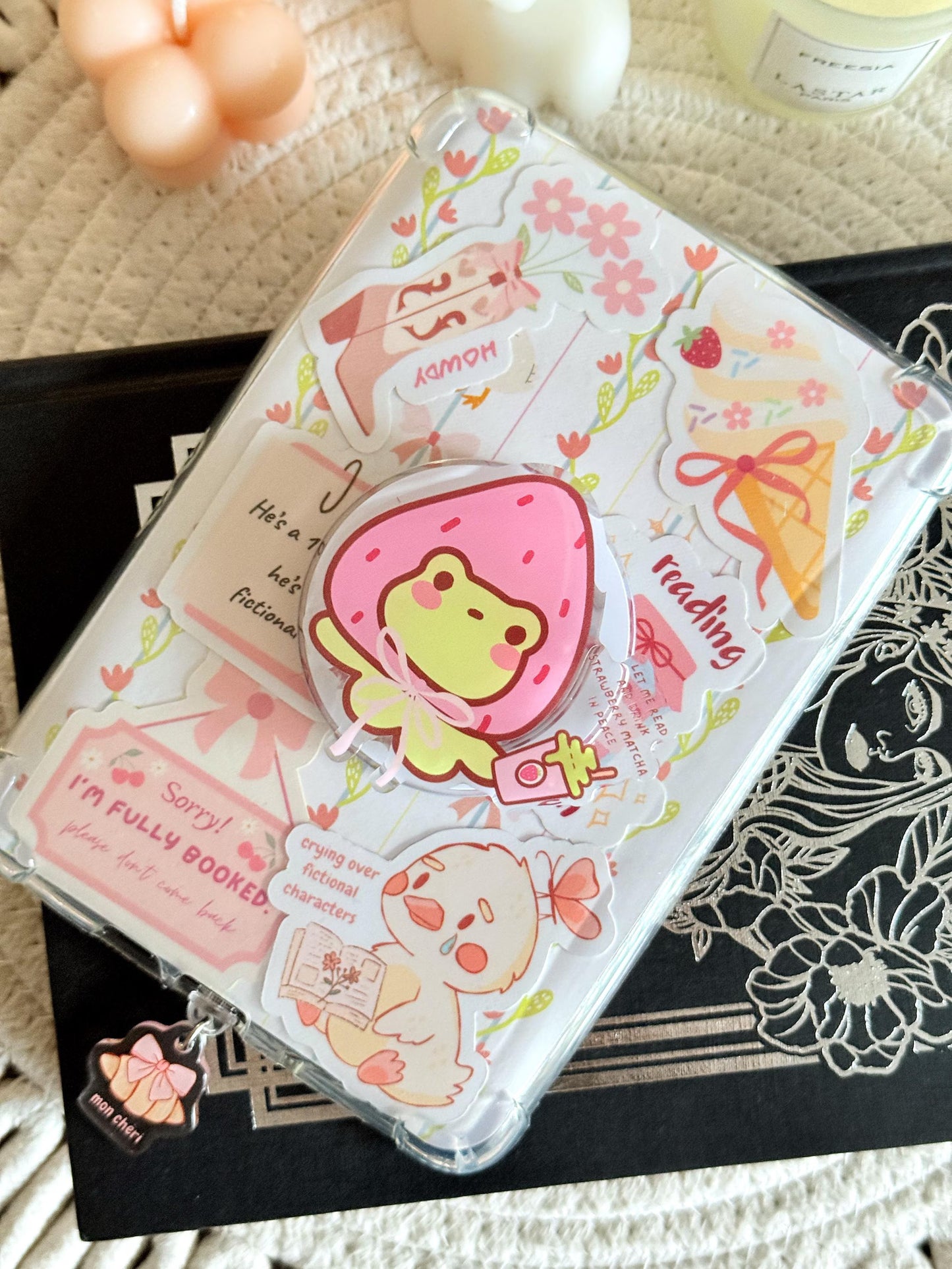 Strawberry Frog Magnetic E-Reader Grip