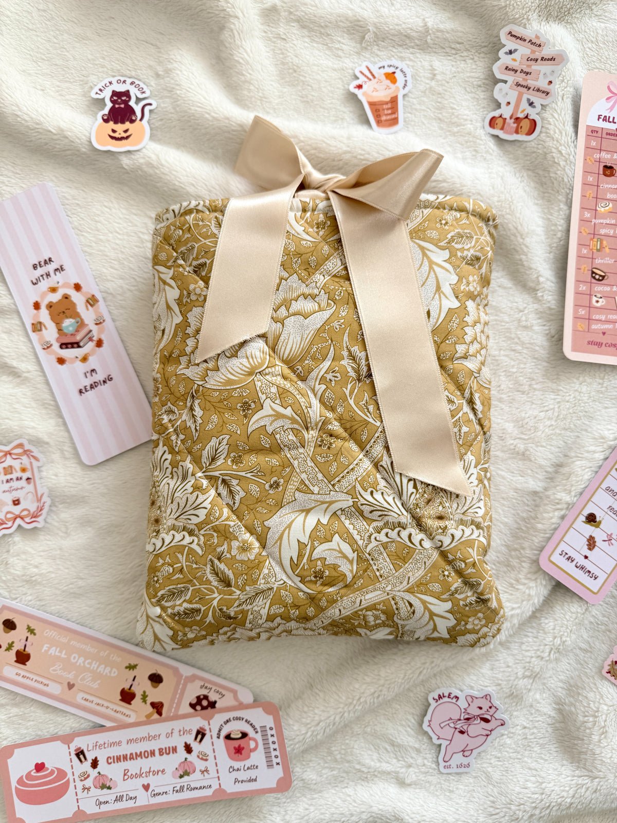 William Morris Bow Tie Book Sleeve (Mustard)