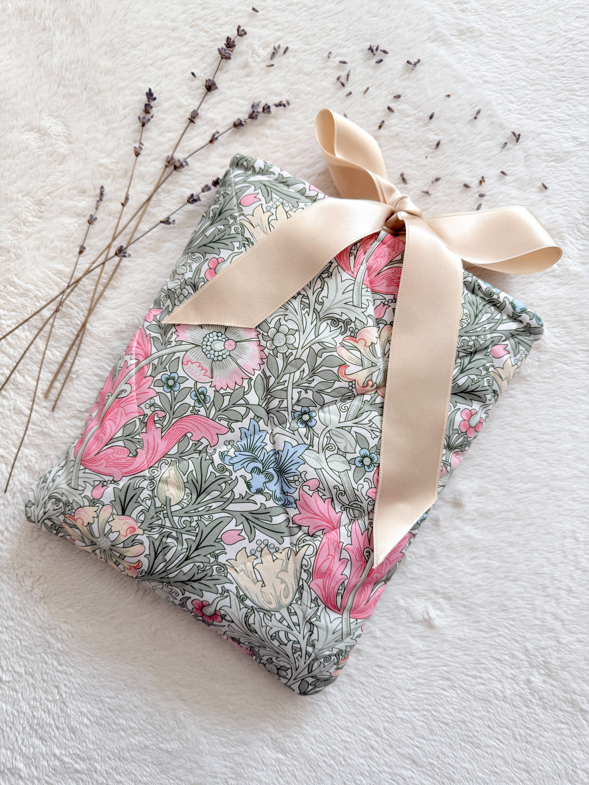 William Morris Bow Tie Book Sleeve (Green & Pink)