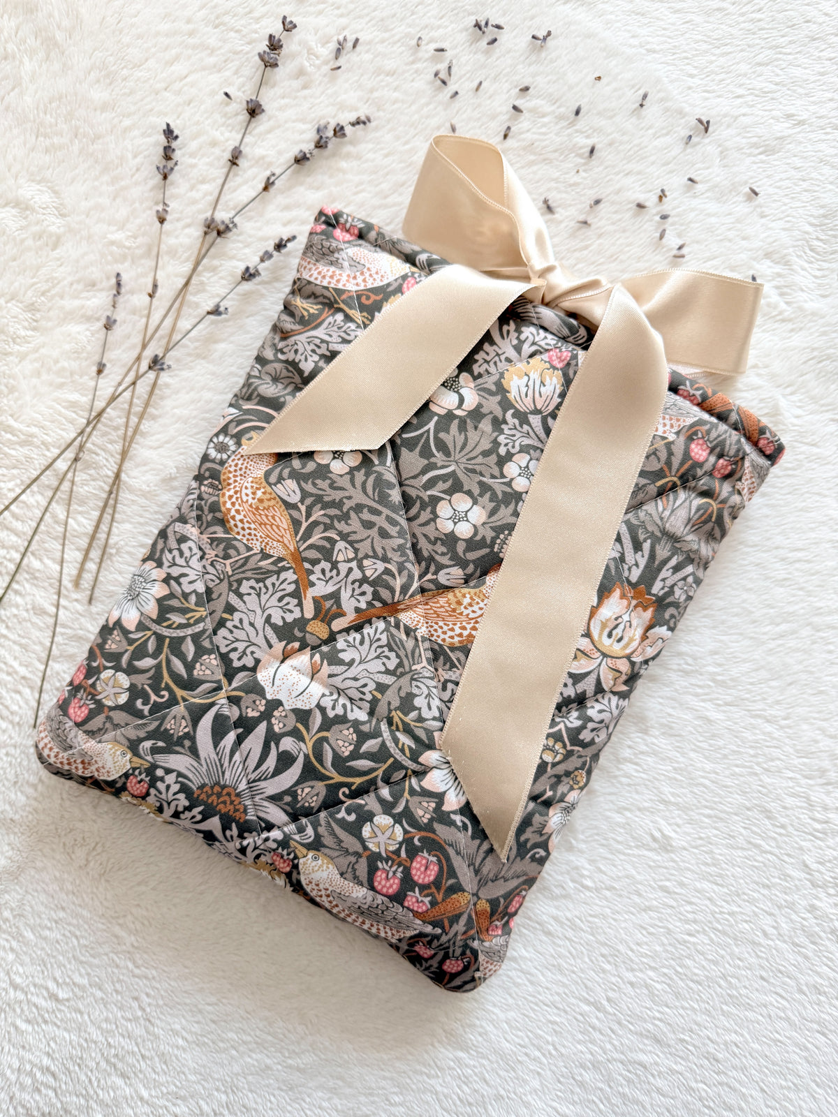 William Morris Bow Tie Book Sleeve (Dark Brown)