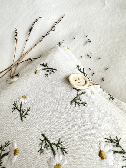 Embroidered White Daisy Book Sleeve