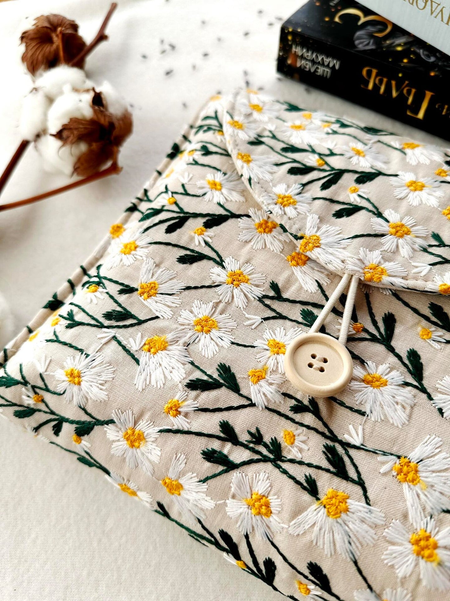Embroidered Daisy Double Book Sleeve