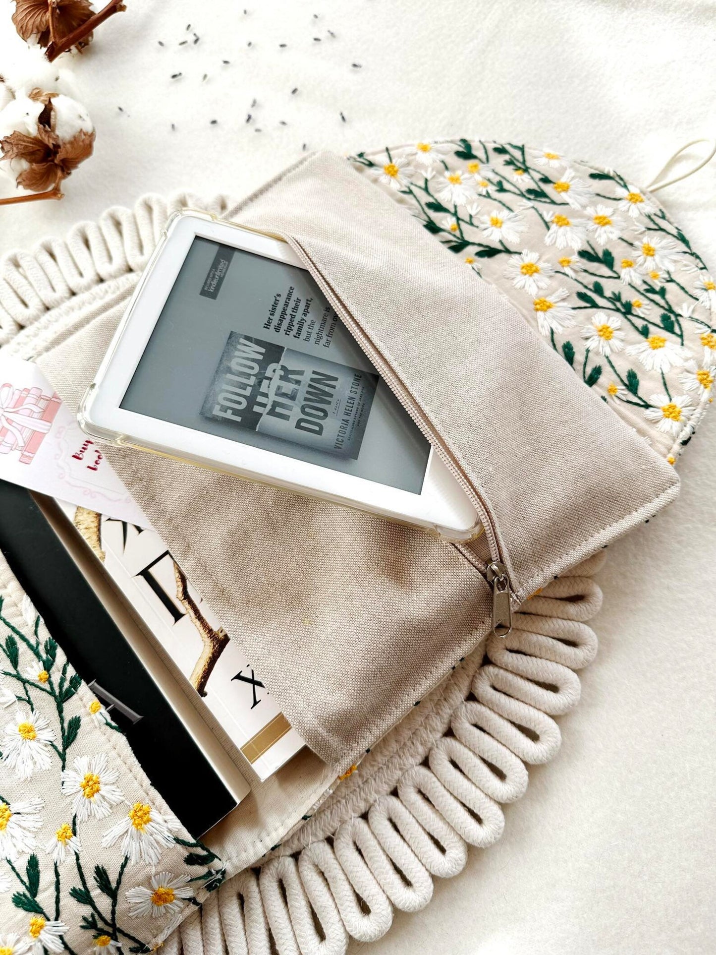 Embroidered Daisy Double Book Sleeve