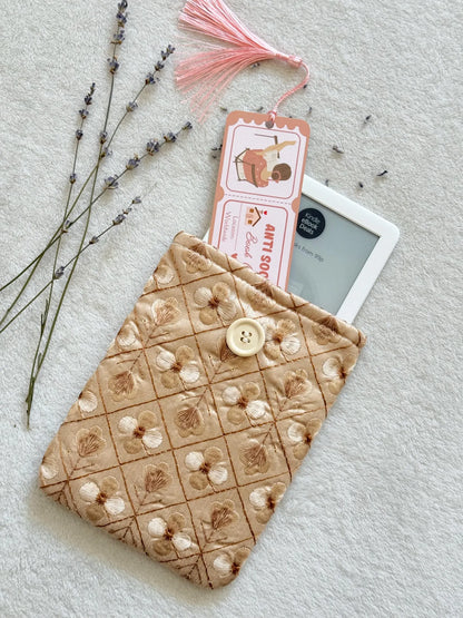 Embroidered Golden Daisy E-Reader Sleeve