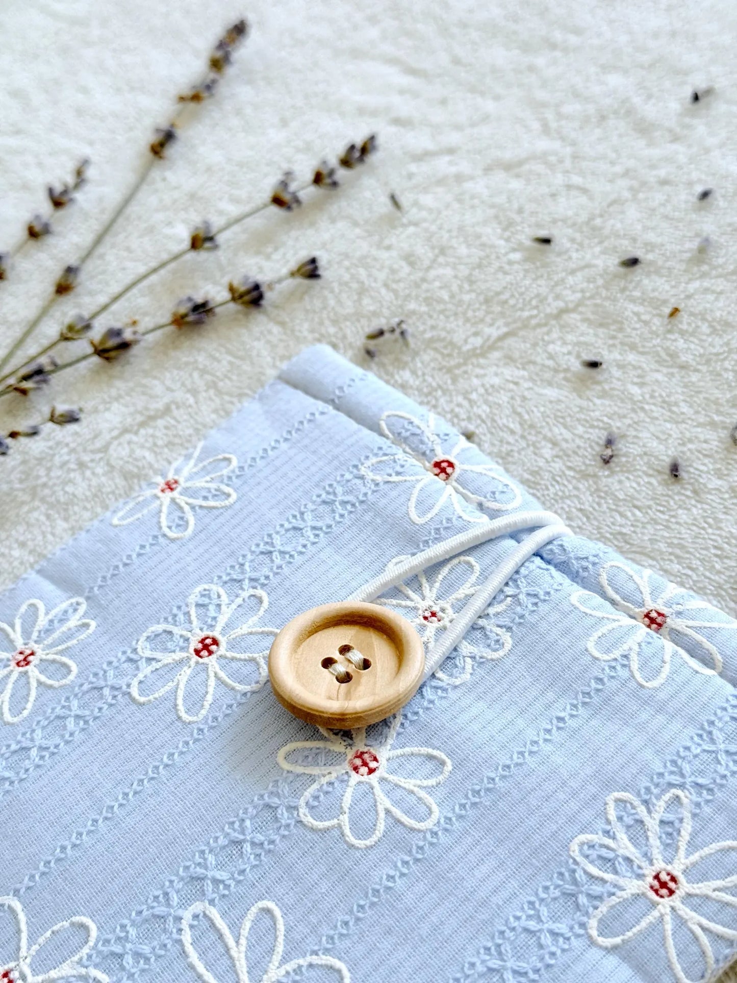 Embroidered Blue Daisy E-Reader Sleeve