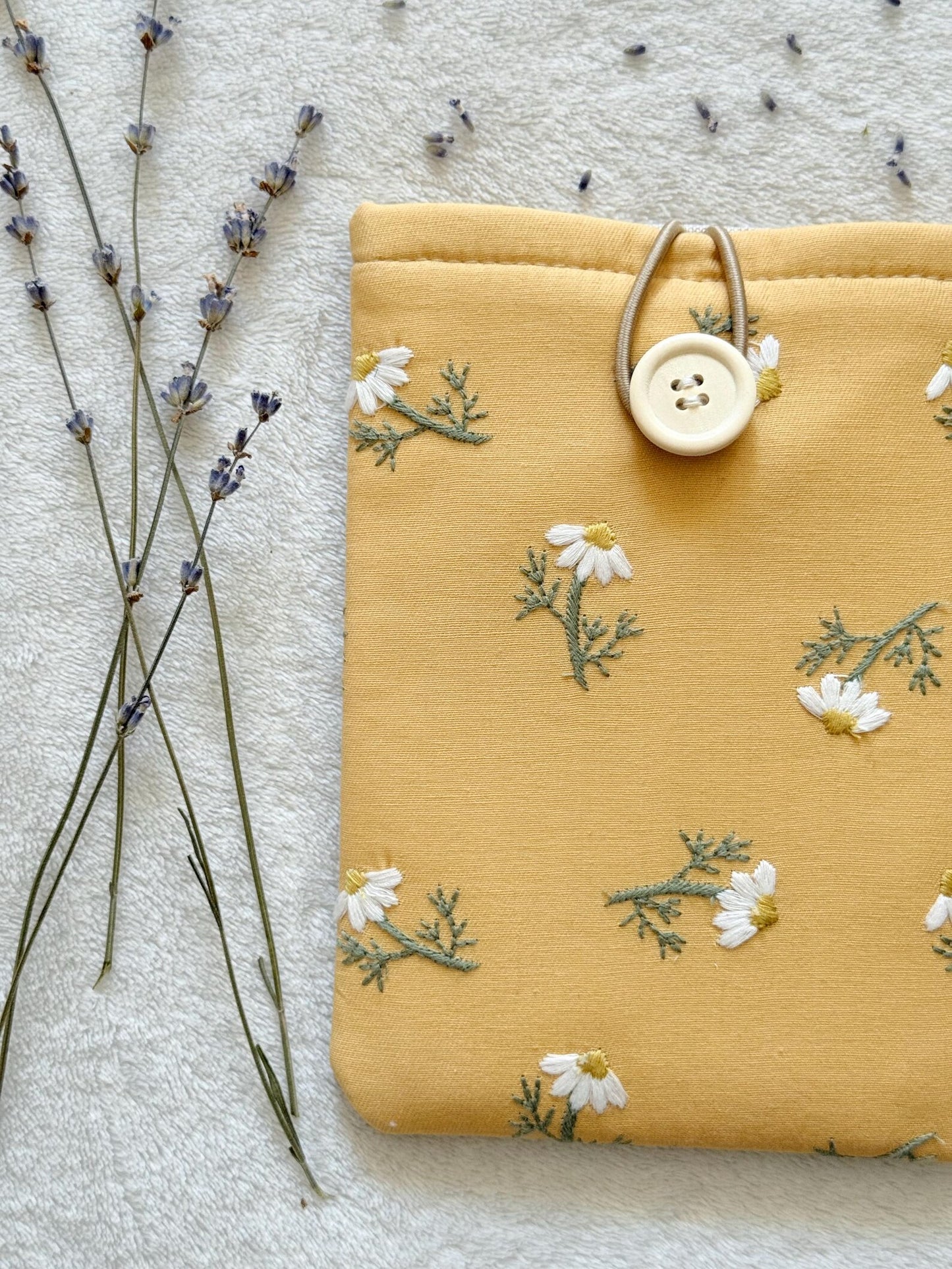 Embroidered Mustard Daisy E-Reader Sleeve