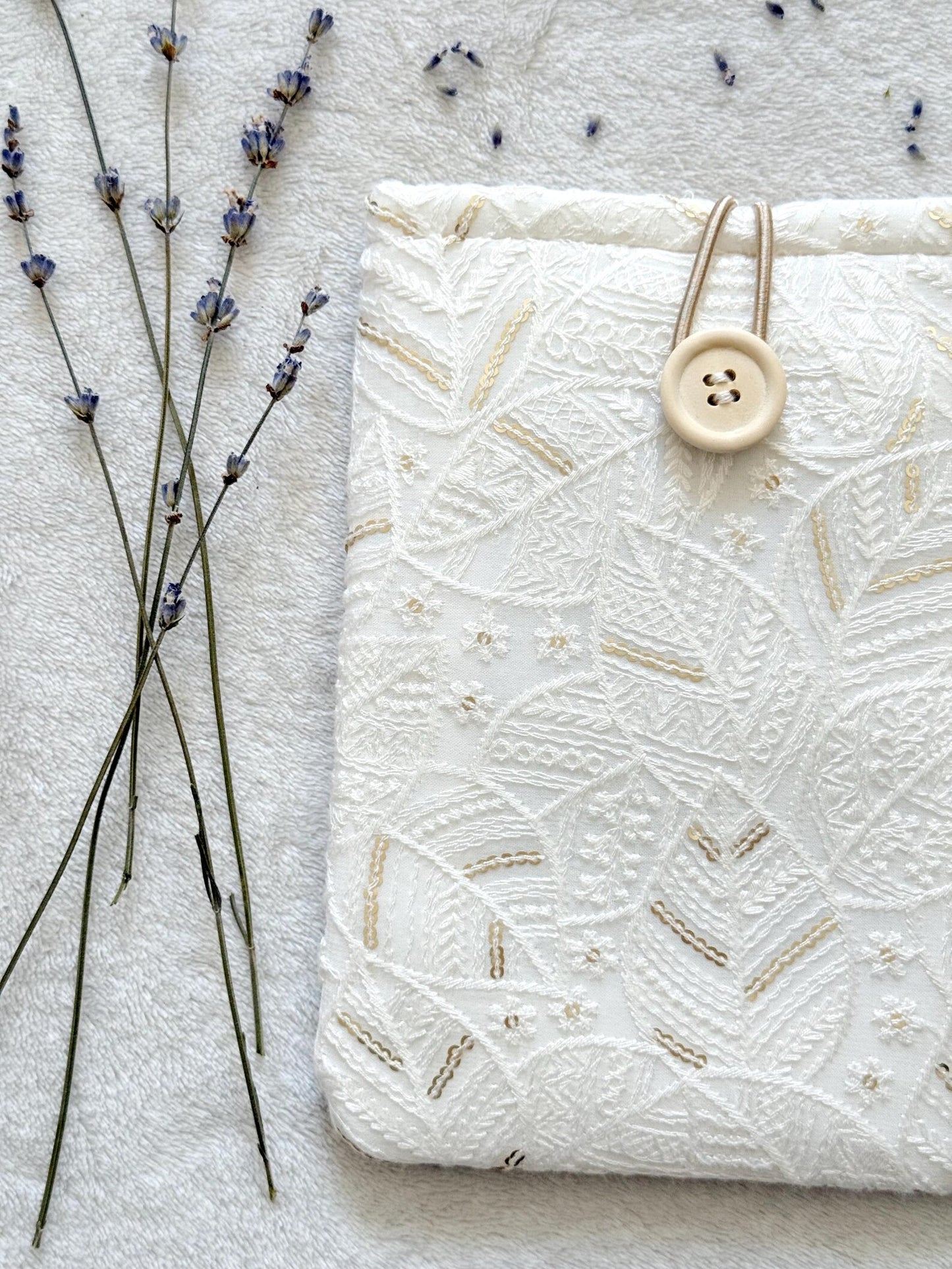 Embroidered Leaf E-Reader Sleeve