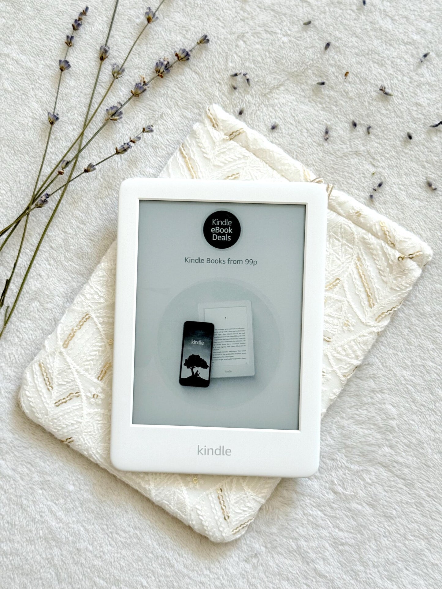 Embroidered Leaf E-Reader Sleeve