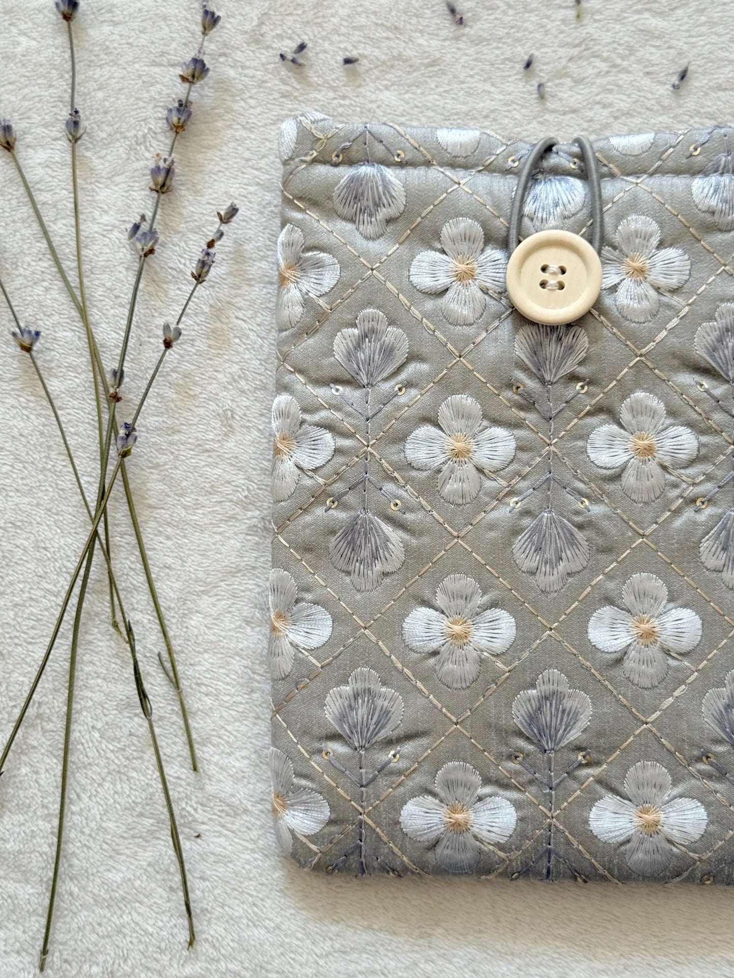 Embroidered Ice Blue Daisy E-Reader Sleeve