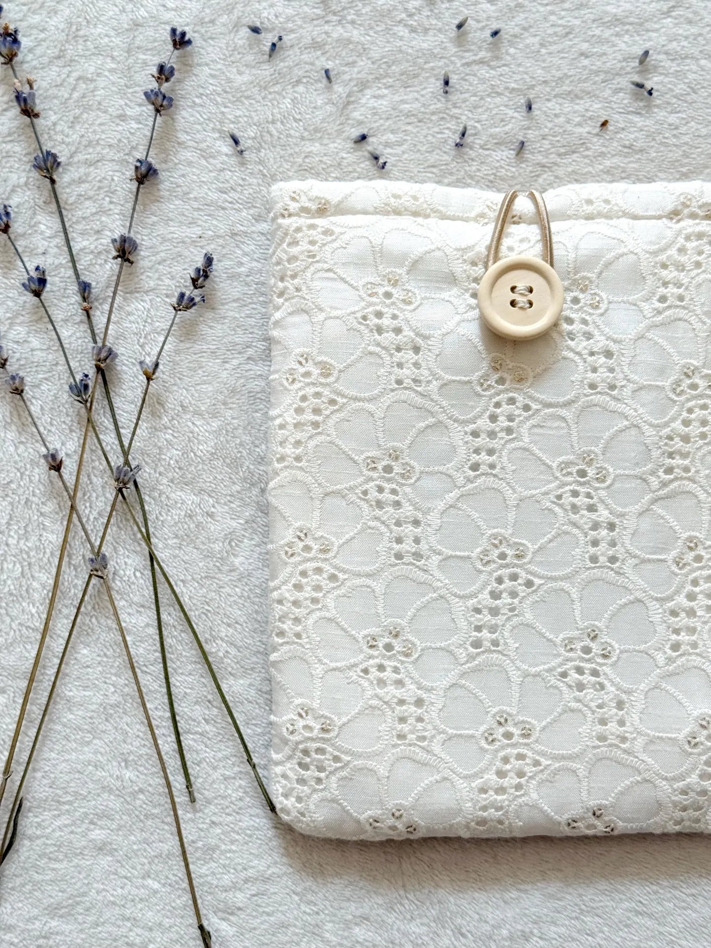Embroidered White Floral E-Reader Sleeve