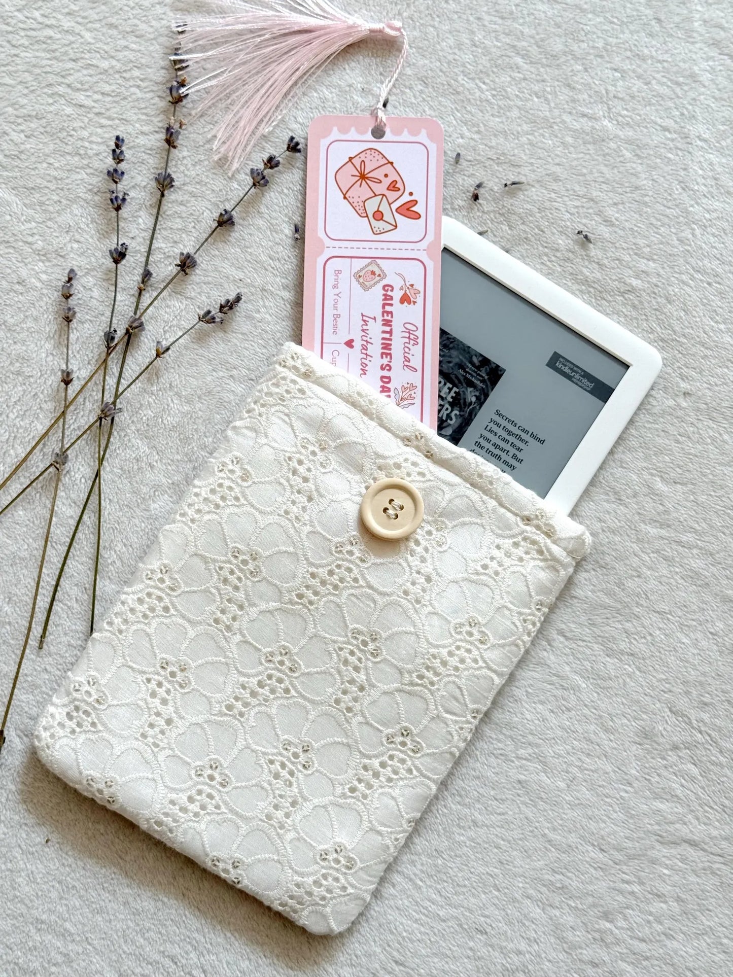 Embroidered White Floral E-Reader Sleeve