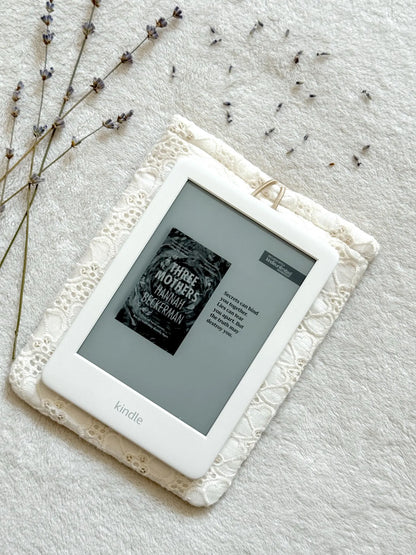 Embroidered White Floral E-Reader Sleeve