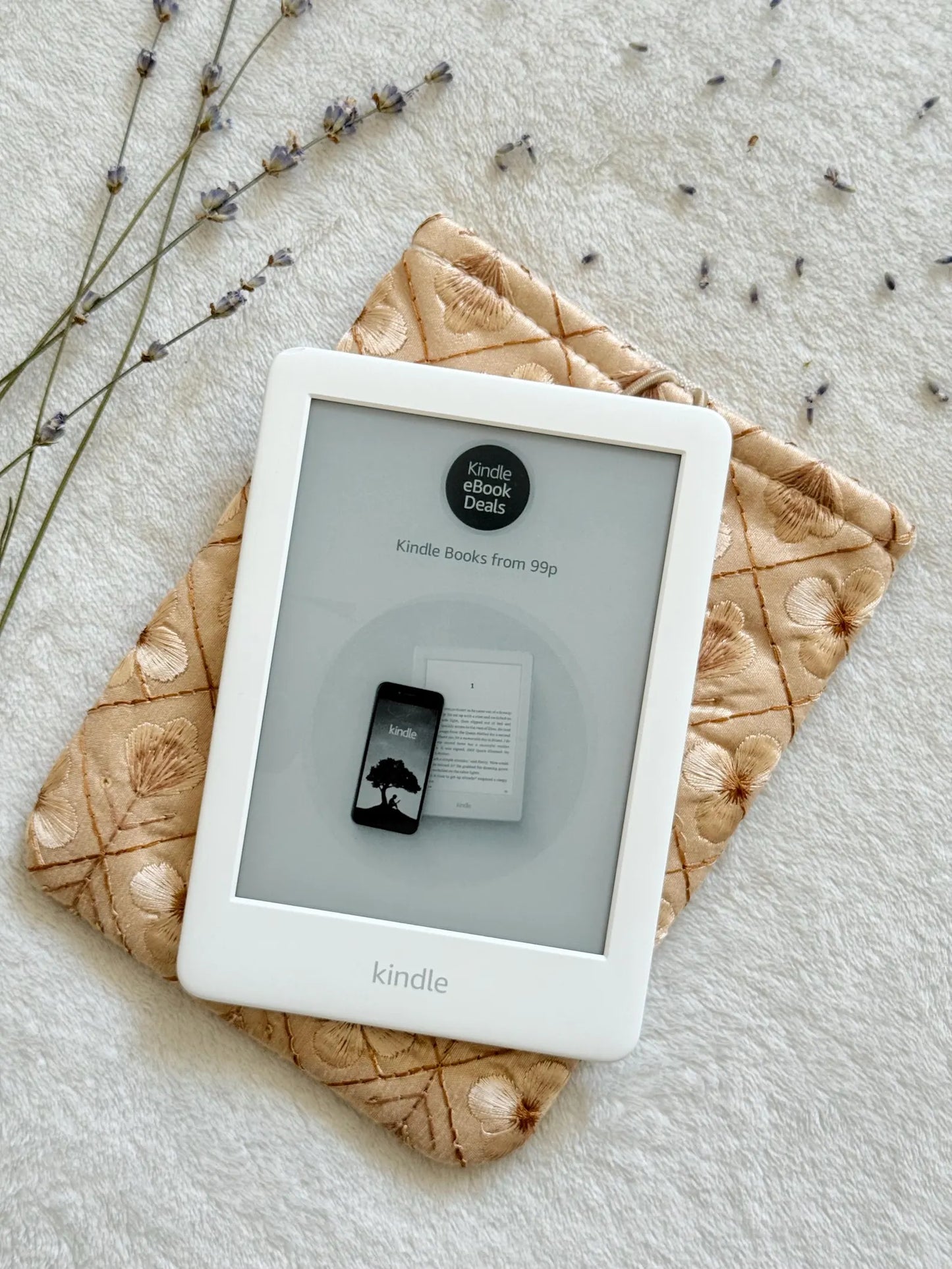 Embroidered Golden Daisy E-Reader Sleeve