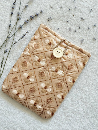 Embroidered Golden Daisy E-Reader Sleeve
