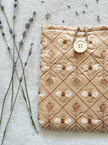 Embroidered Golden Daisy E-Reader Sleeve