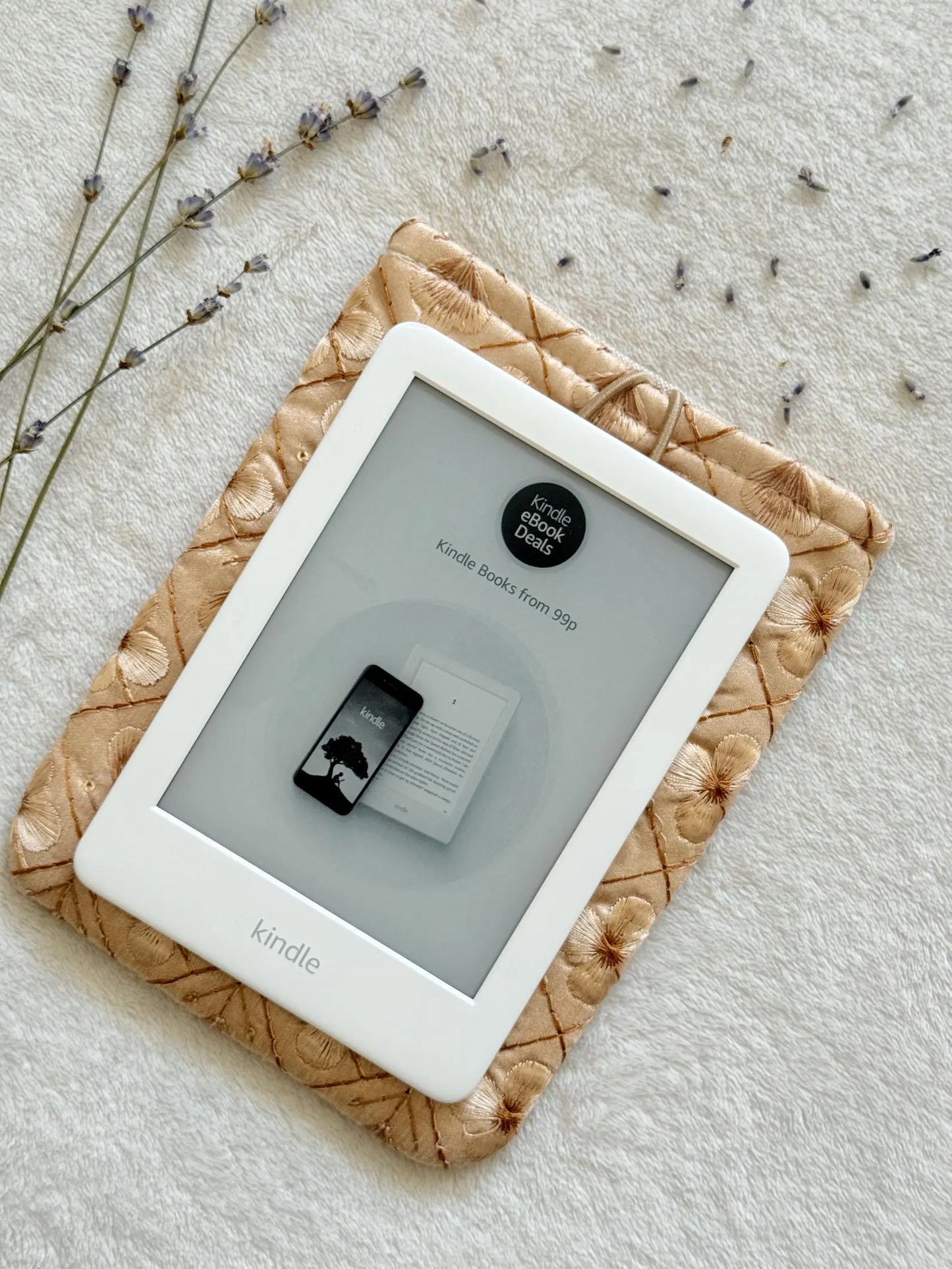 Embroidered Golden Daisy E-Reader Sleeve