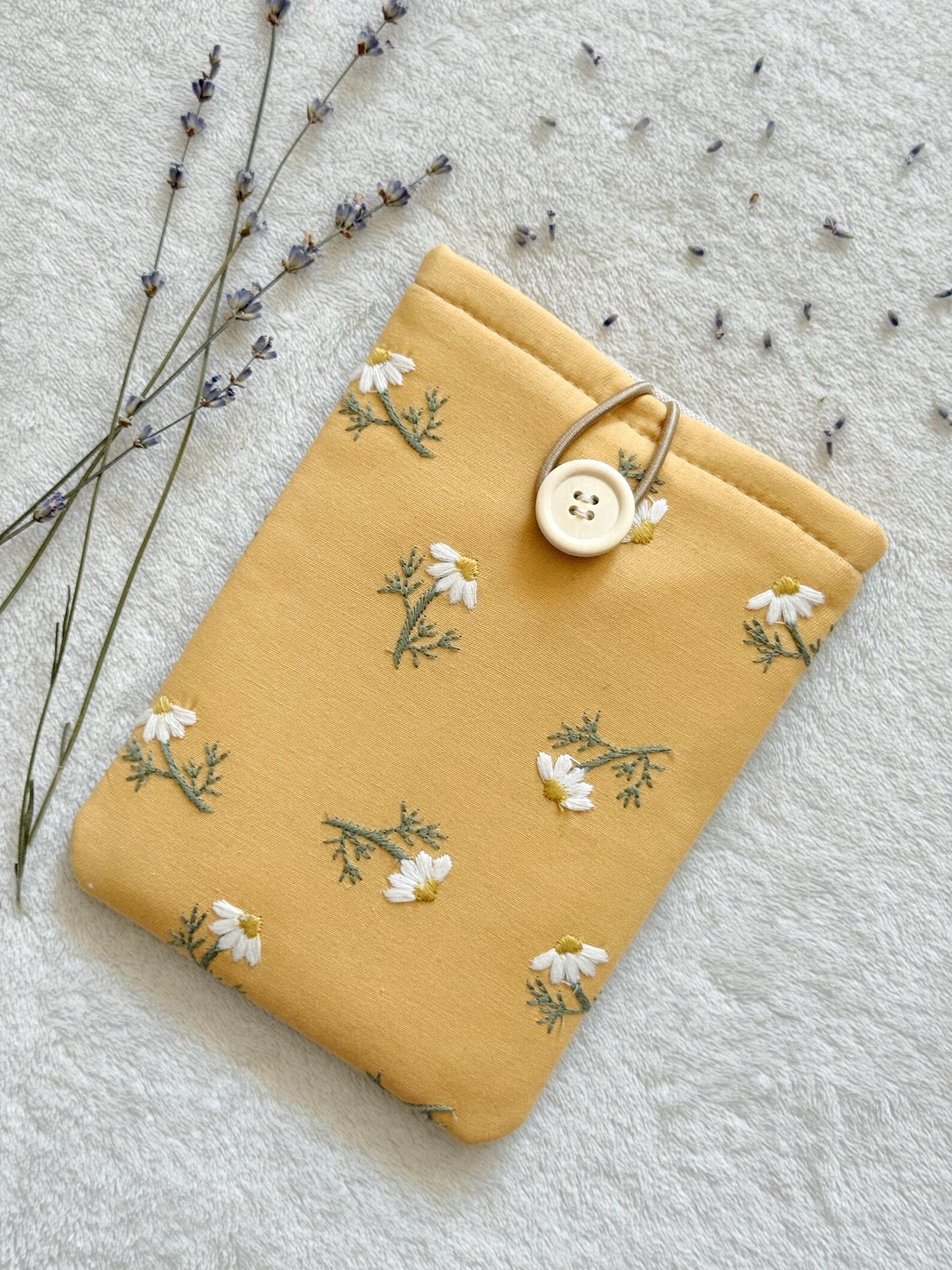 Embroidered Mustard Daisy E-Reader Sleeve
