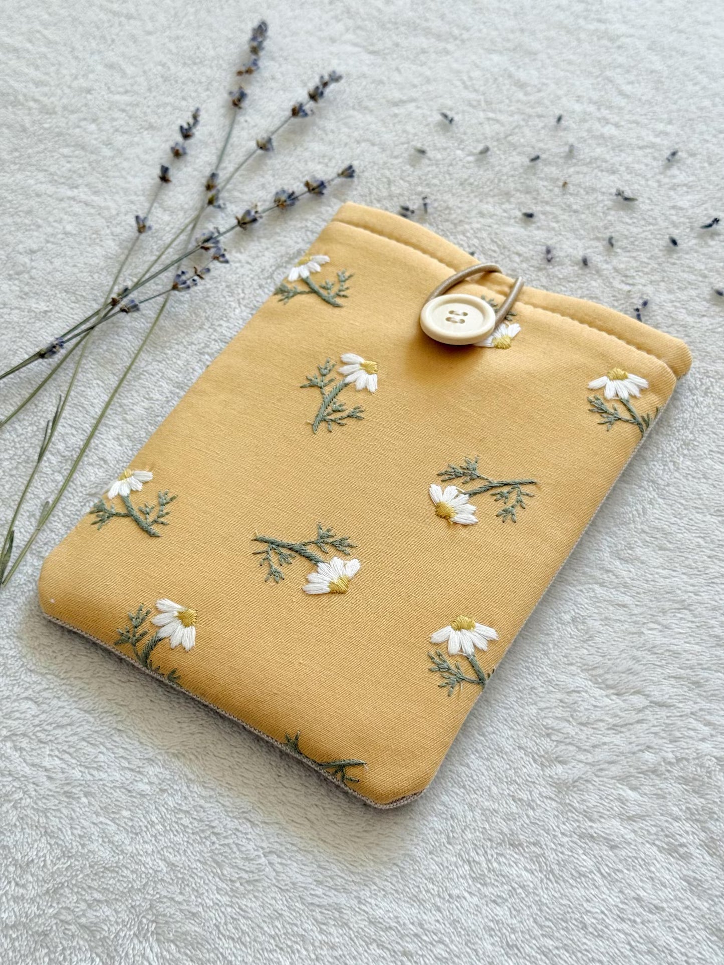 Embroidered Mustard Daisy E-Reader Sleeve