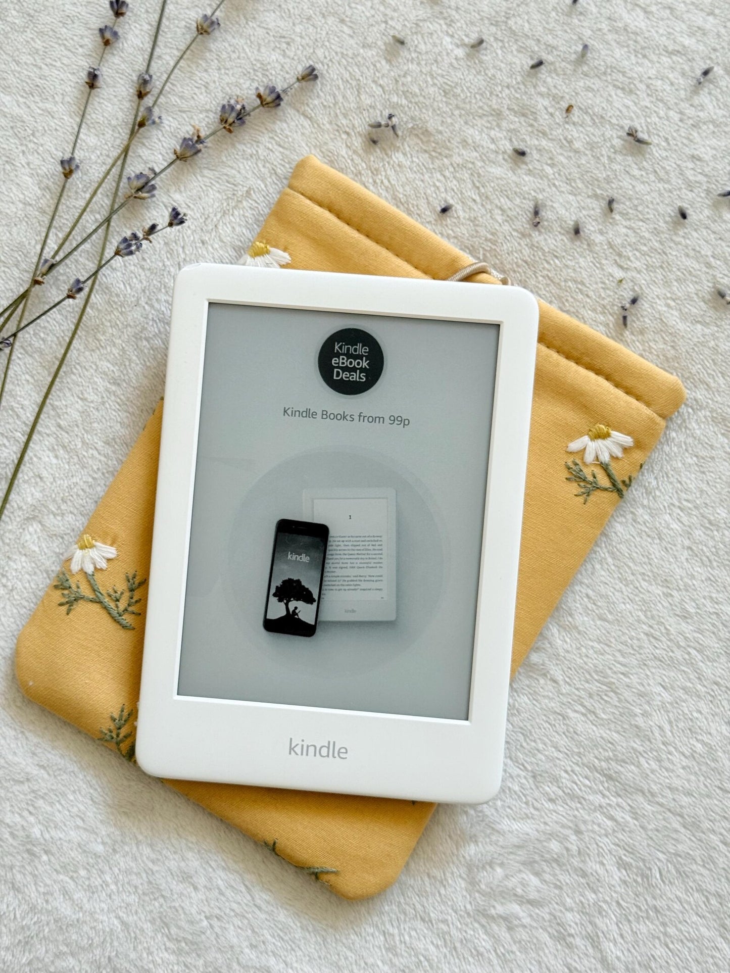 Embroidered Mustard Daisy E-Reader Sleeve