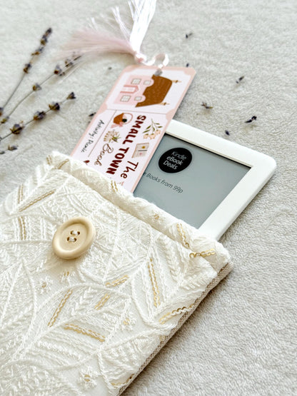 Embroidered Leaf E-Reader Sleeve
