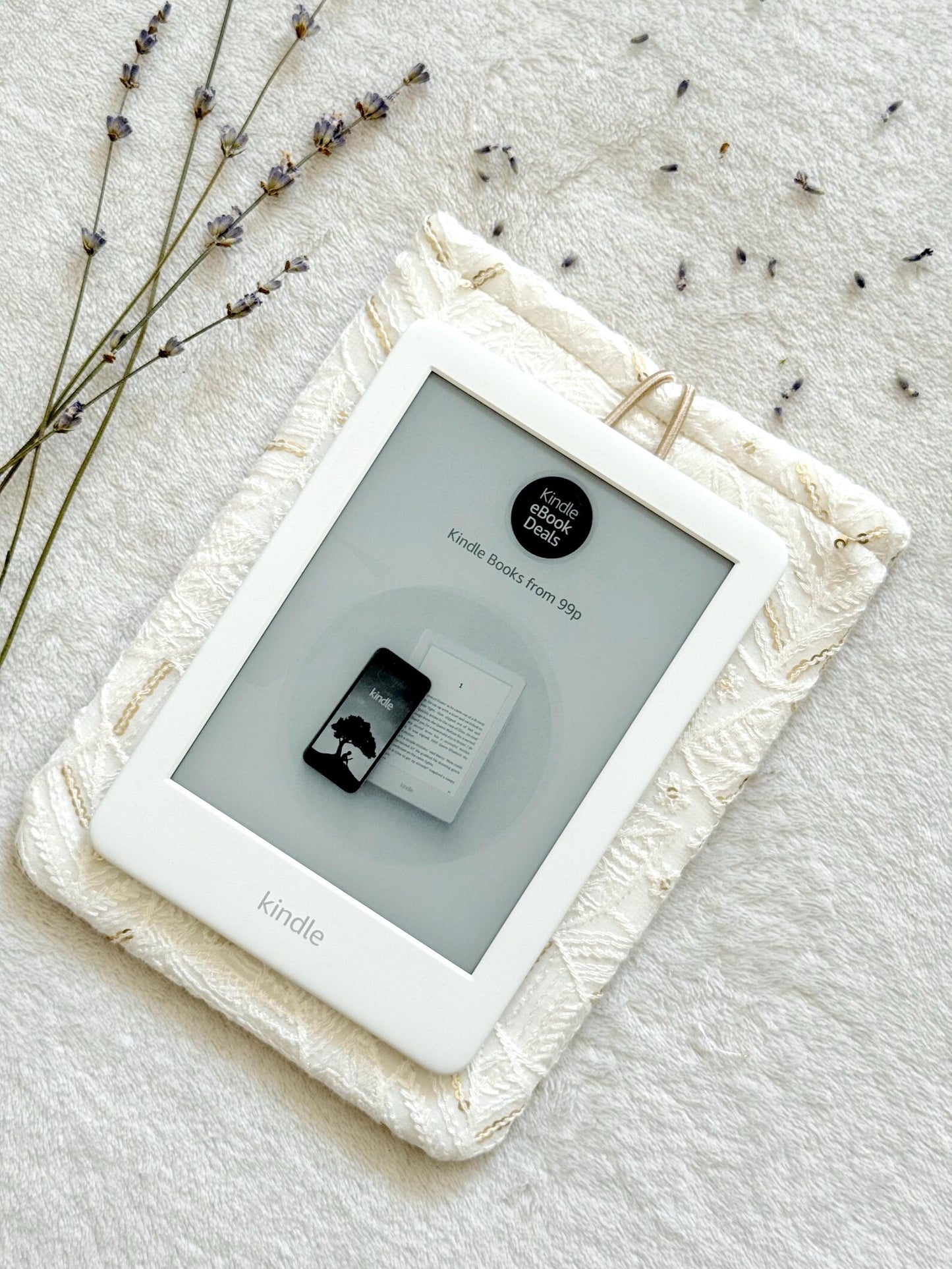 Embroidered Leaf E-Reader Sleeve