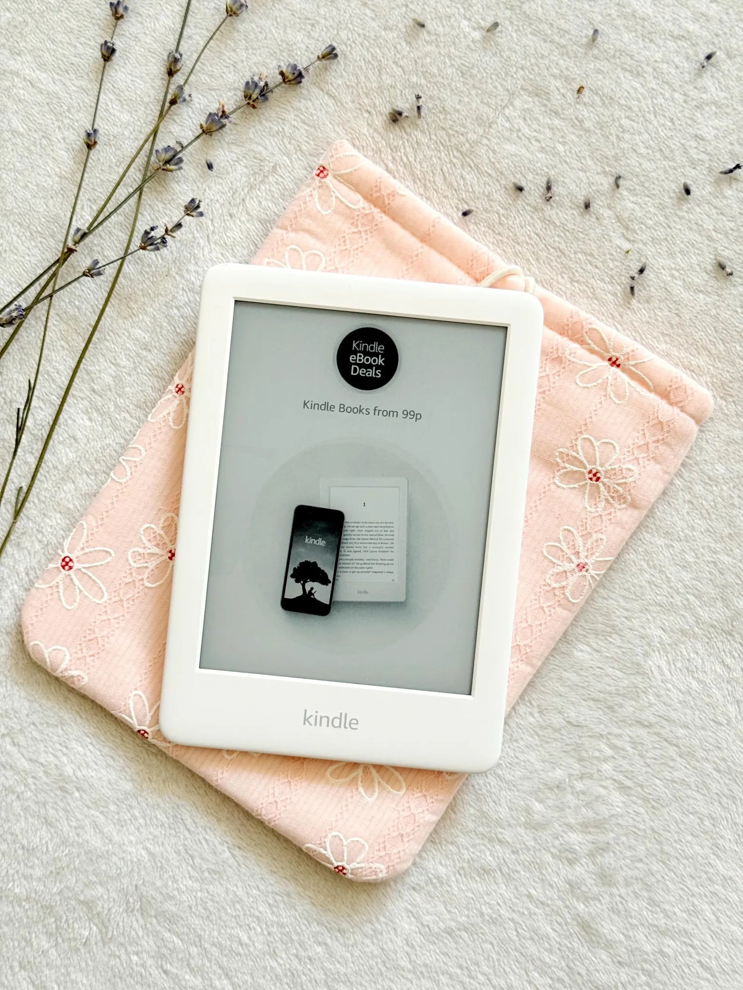 Embroidered Pink Daisy E-Reader Sleeve