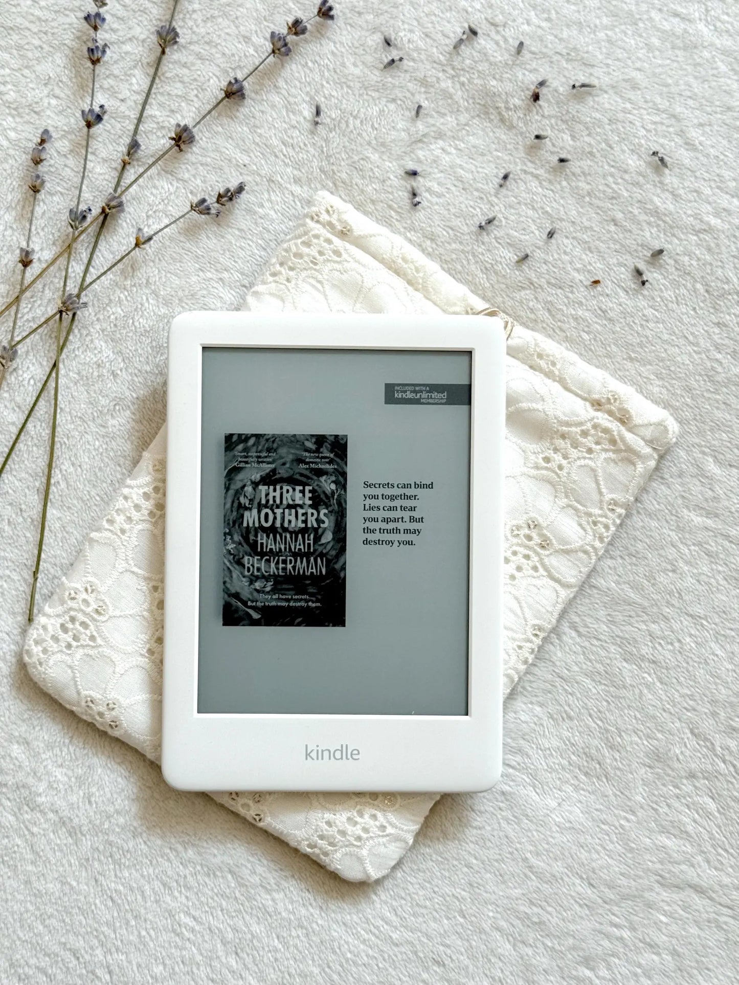 Embroidered White Floral E-Reader Sleeve