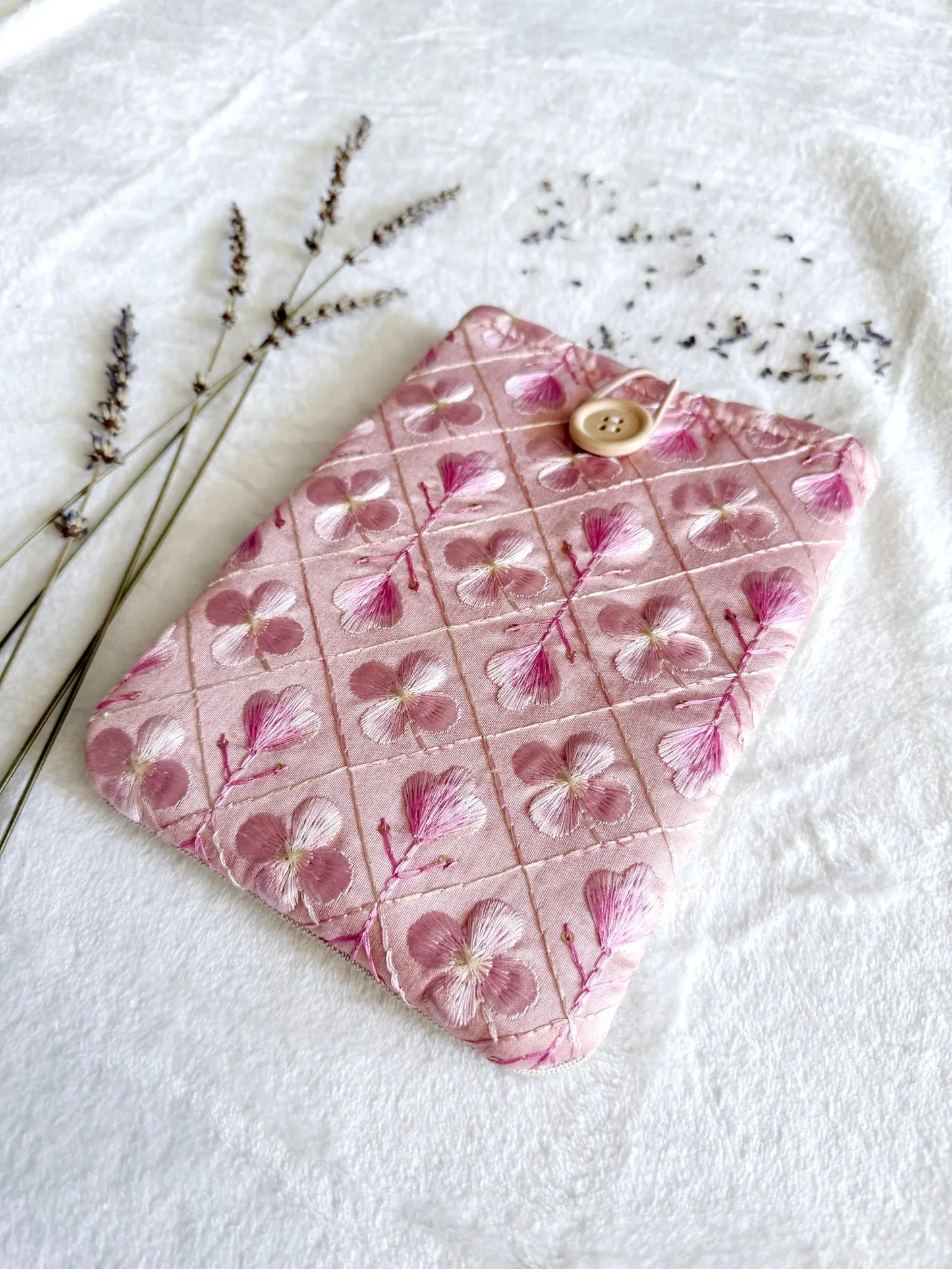Embroidered Pink Daisy E-Reader Sleeve