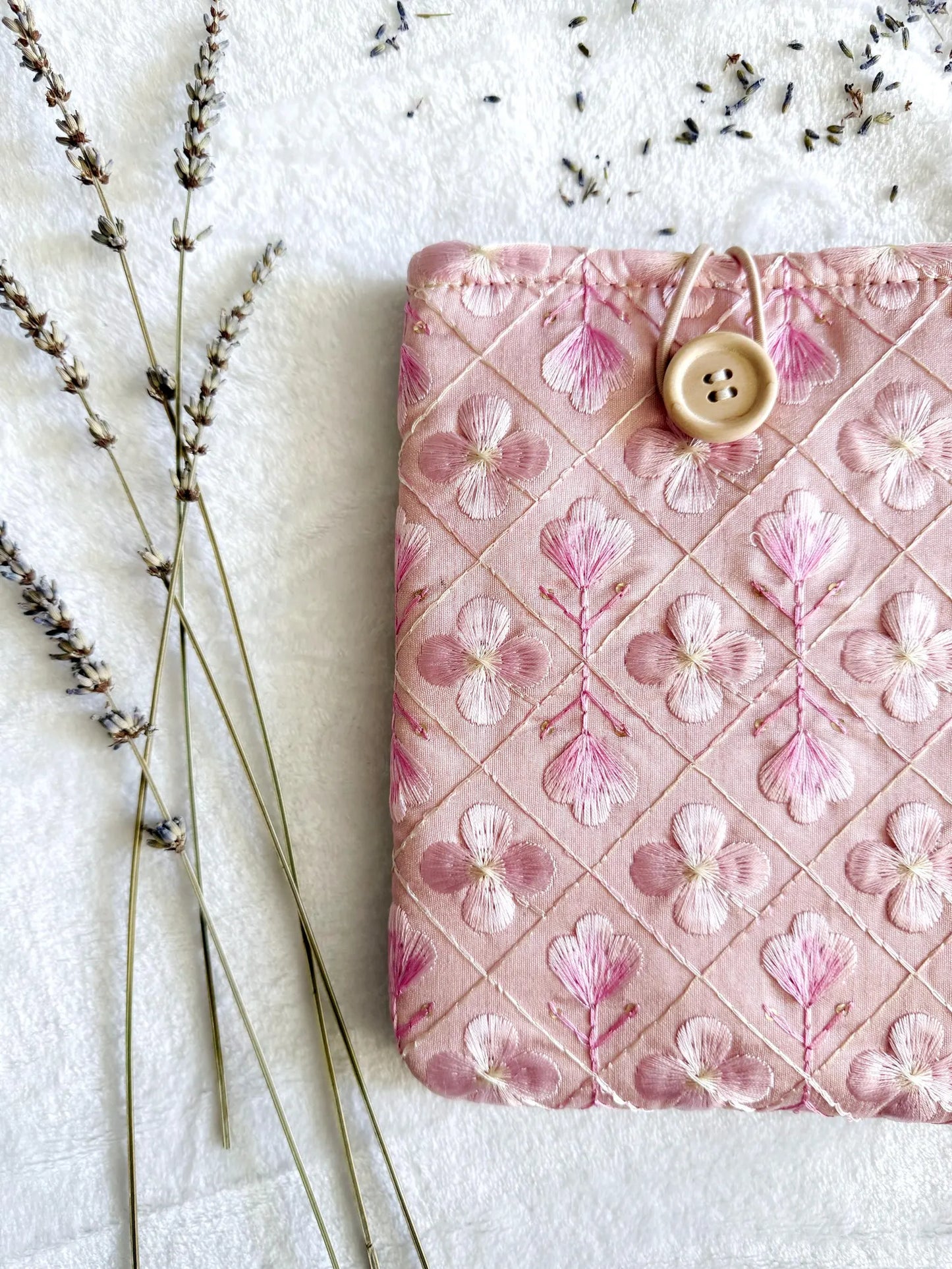 Embroidered Pink Daisy E-Reader Sleeve