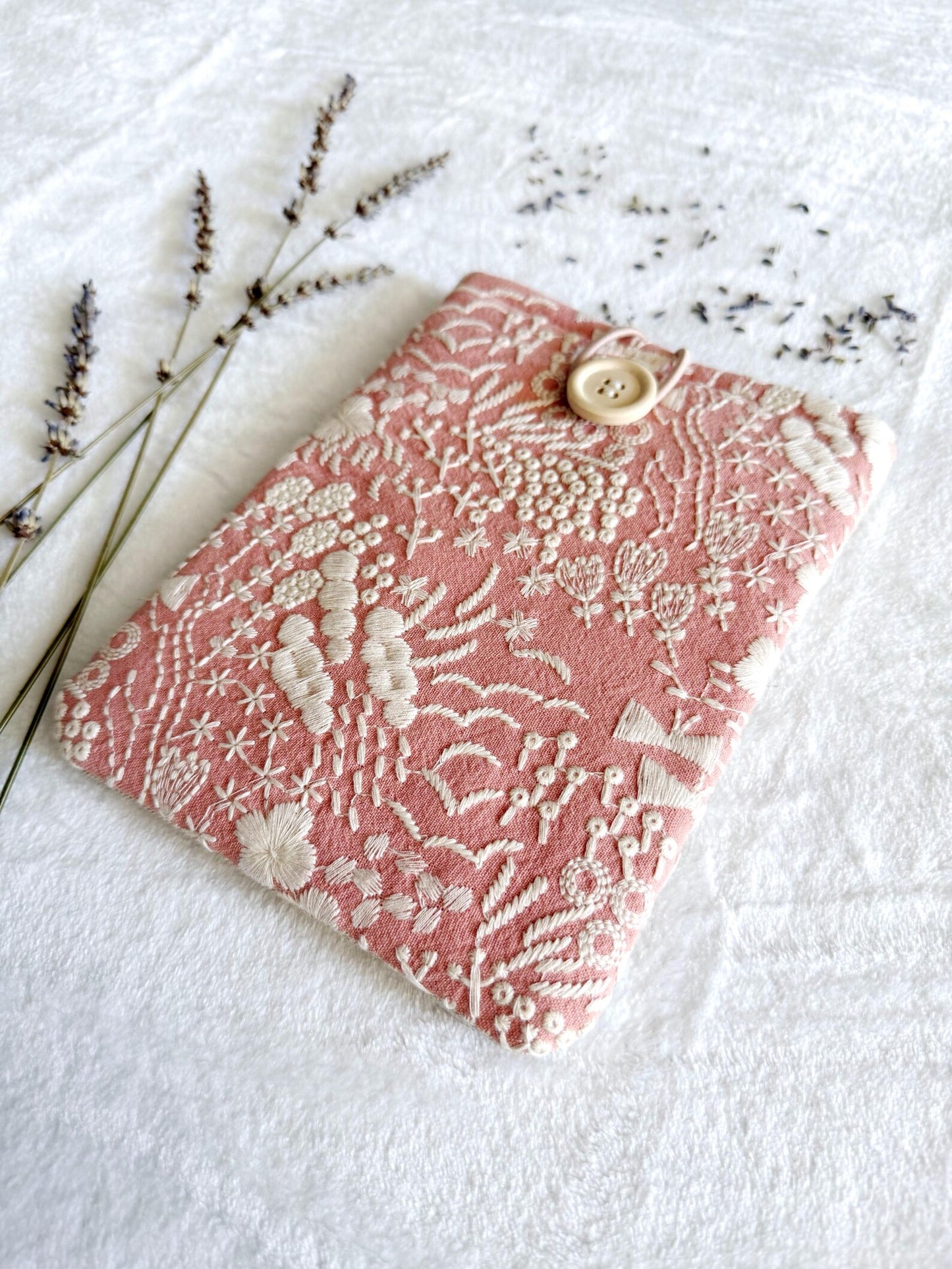 Embroidered Coral Daisy E-Reader Sleeve