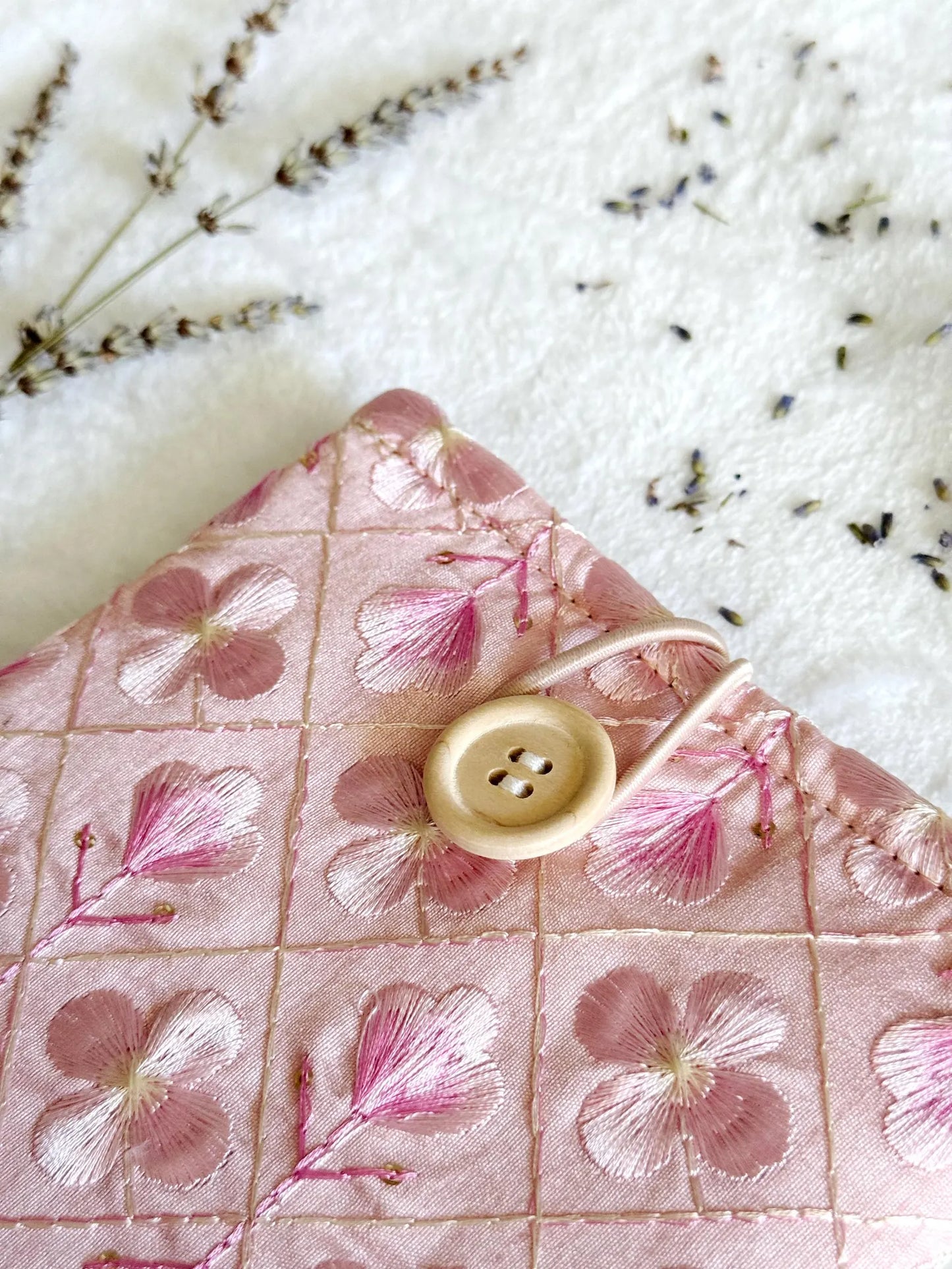Embroidered Pink Daisy E-Reader Sleeve