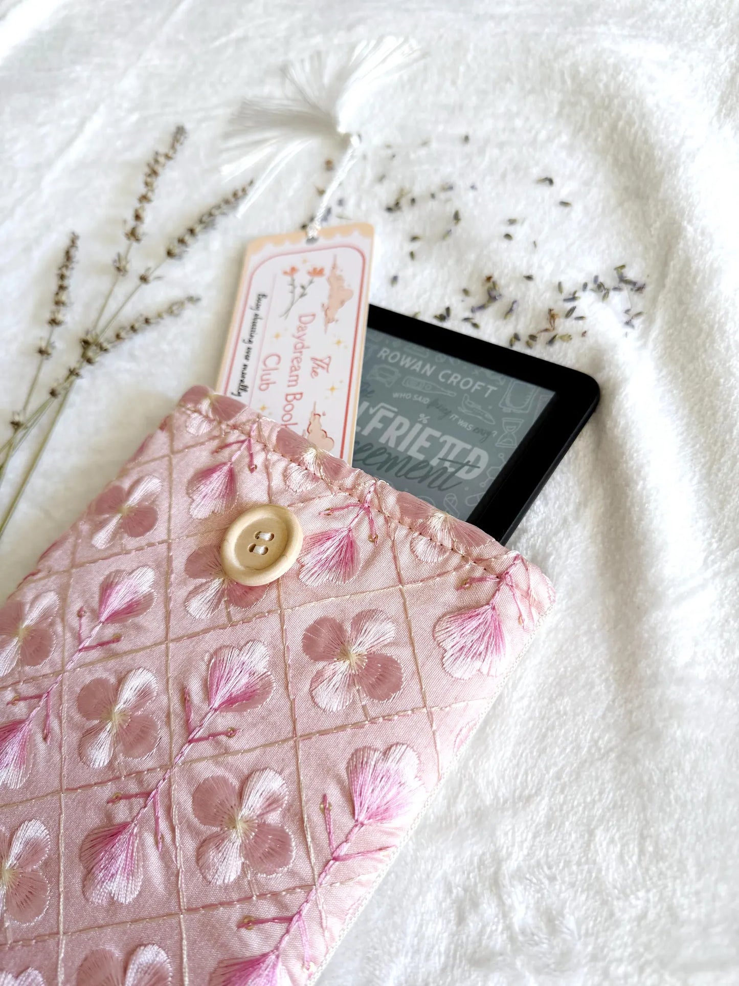 Embroidered Pink Daisy E-Reader Sleeve