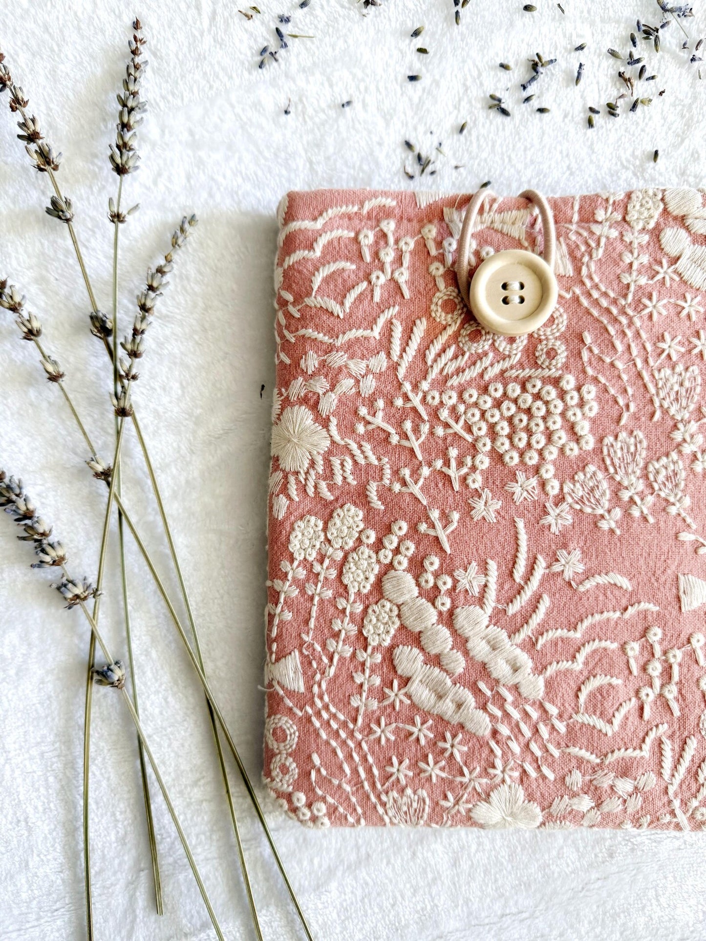Embroidered Coral Daisy E-Reader Sleeve