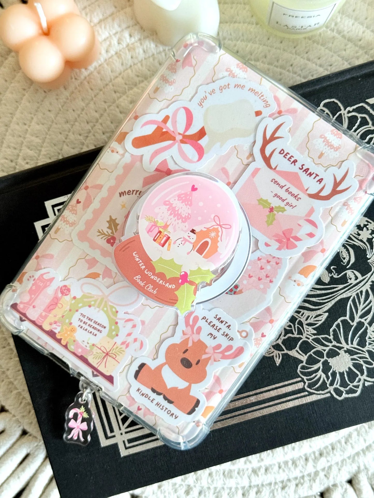 Snow Globe Magnetic E-Reader Grip