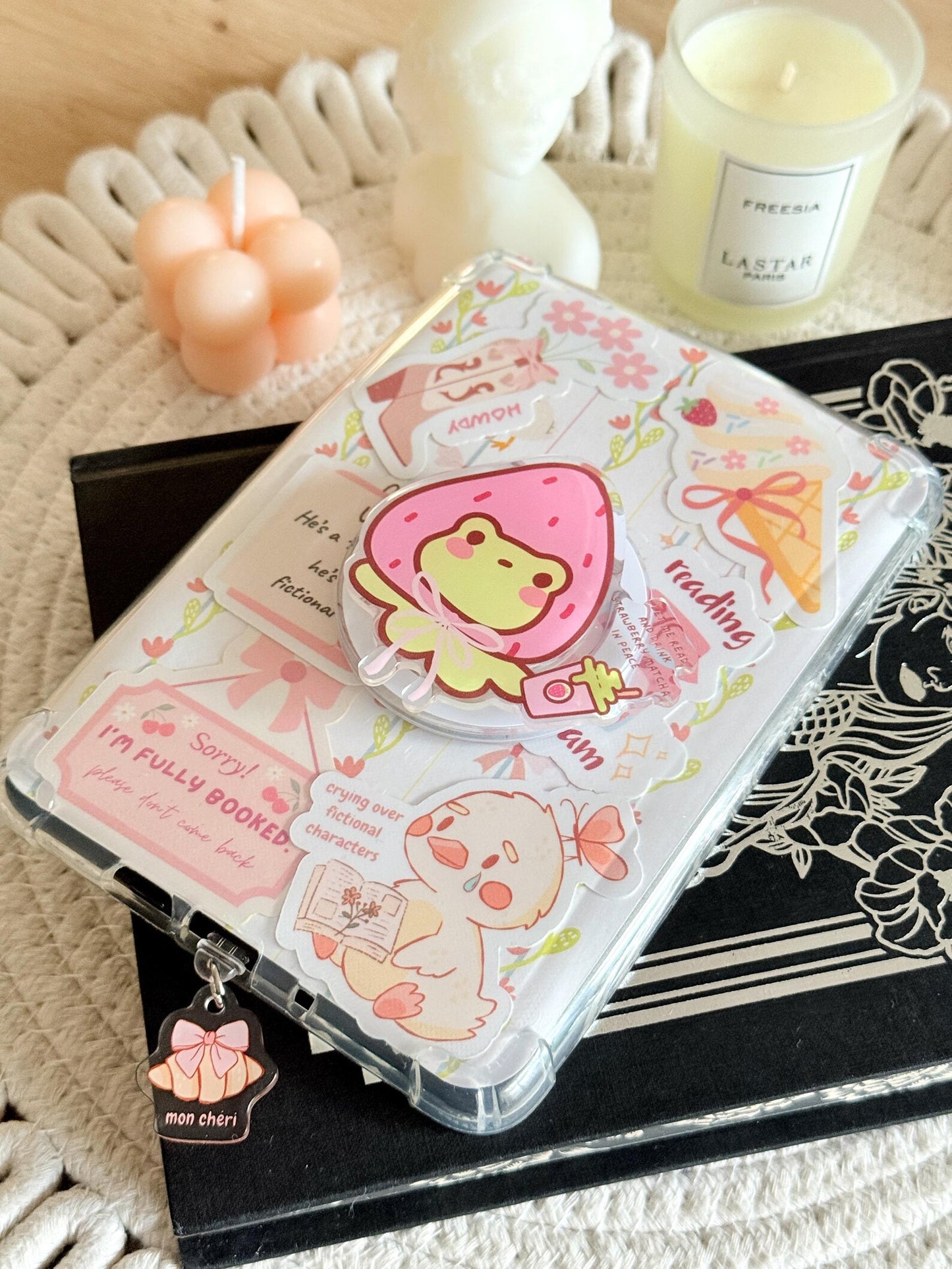 Strawberry Frog Magnetic E-Reader Grip