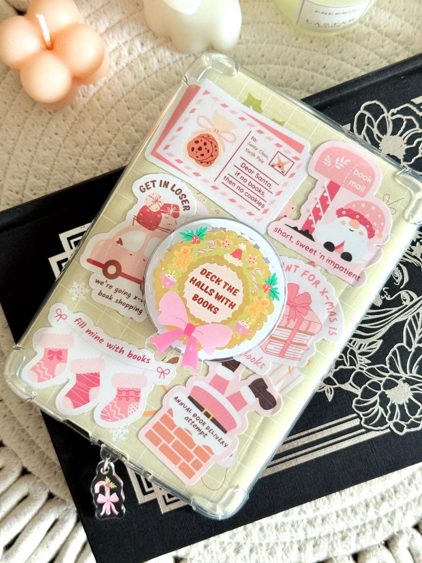 Christmas Wreath Magnetic E-Reader Grip