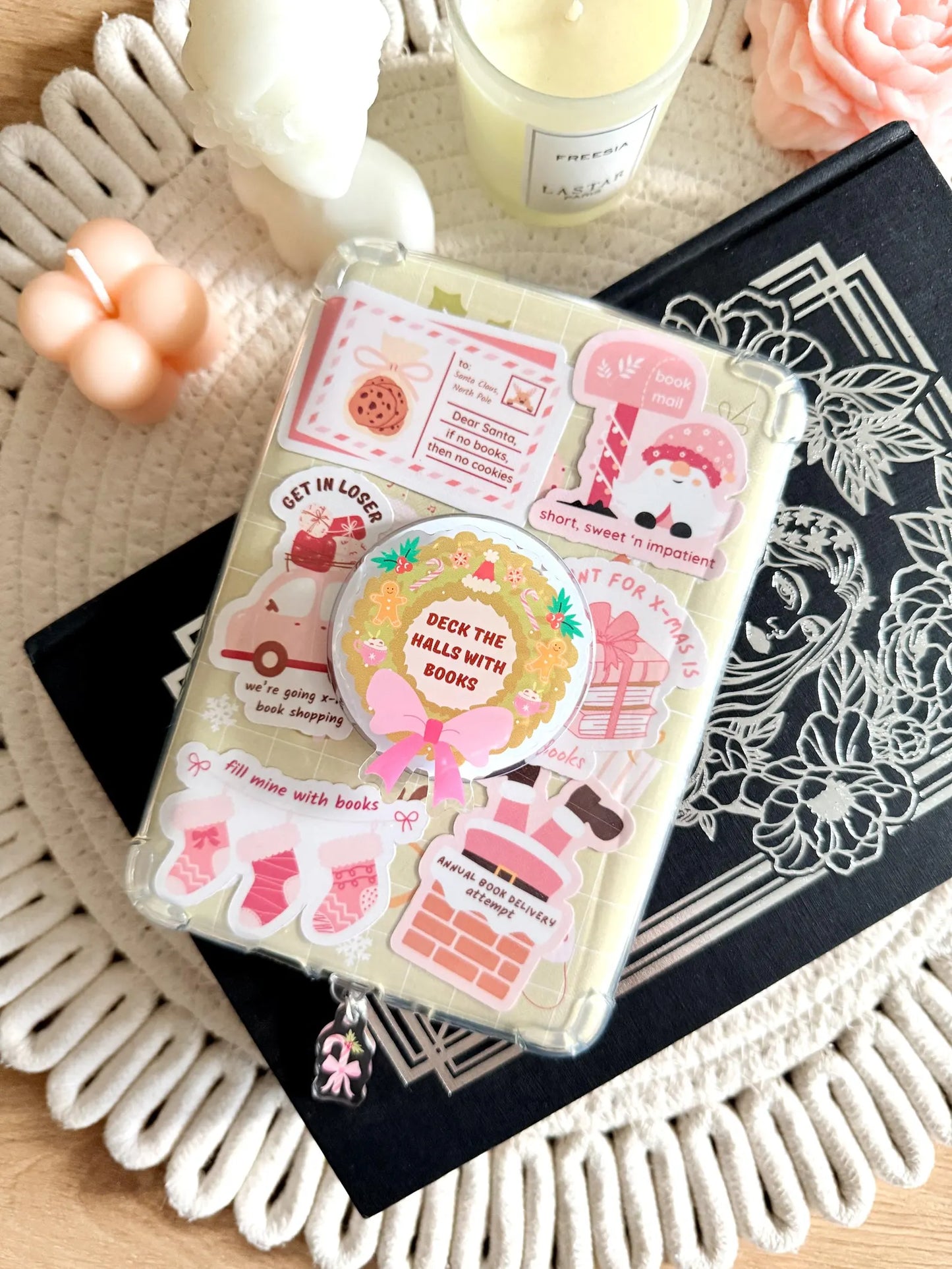 Christmas Wreath Magnetic E-Reader Grip