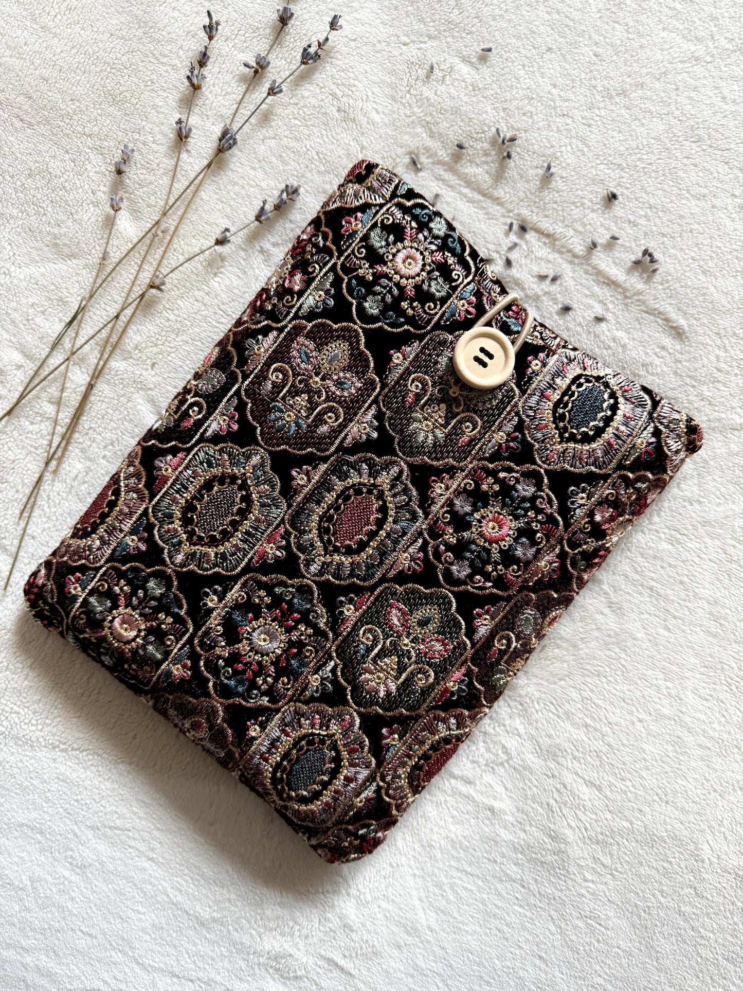 Embroidered Rhomboid Book Sleeve