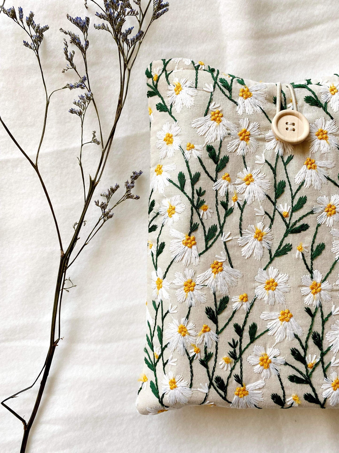 Embroidered Daisy Book Sleeve
