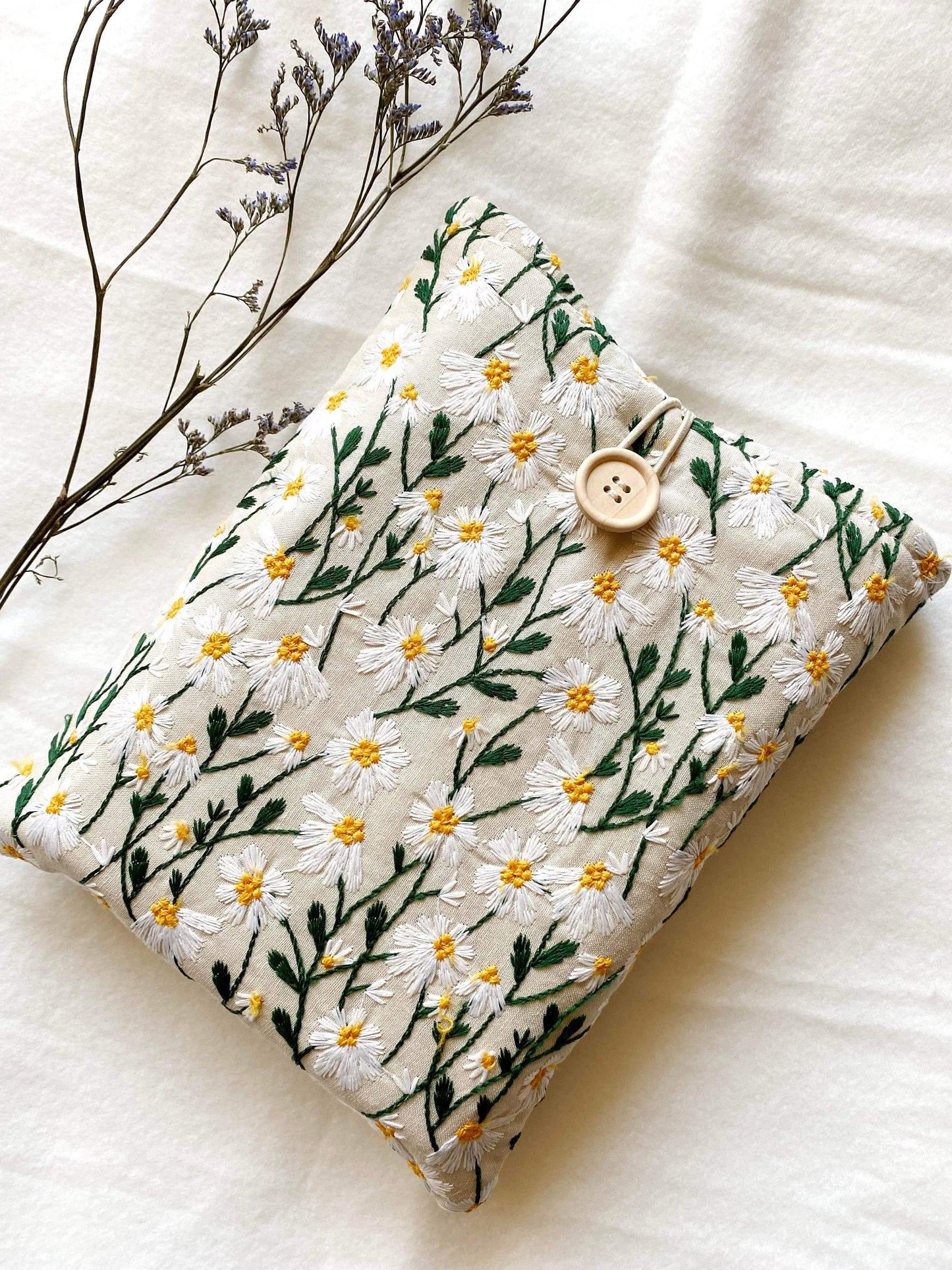Embroidered Daisy Book Sleeve