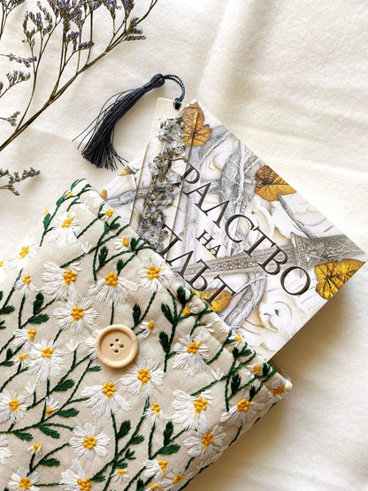 Embroidered Daisy Book Sleeve