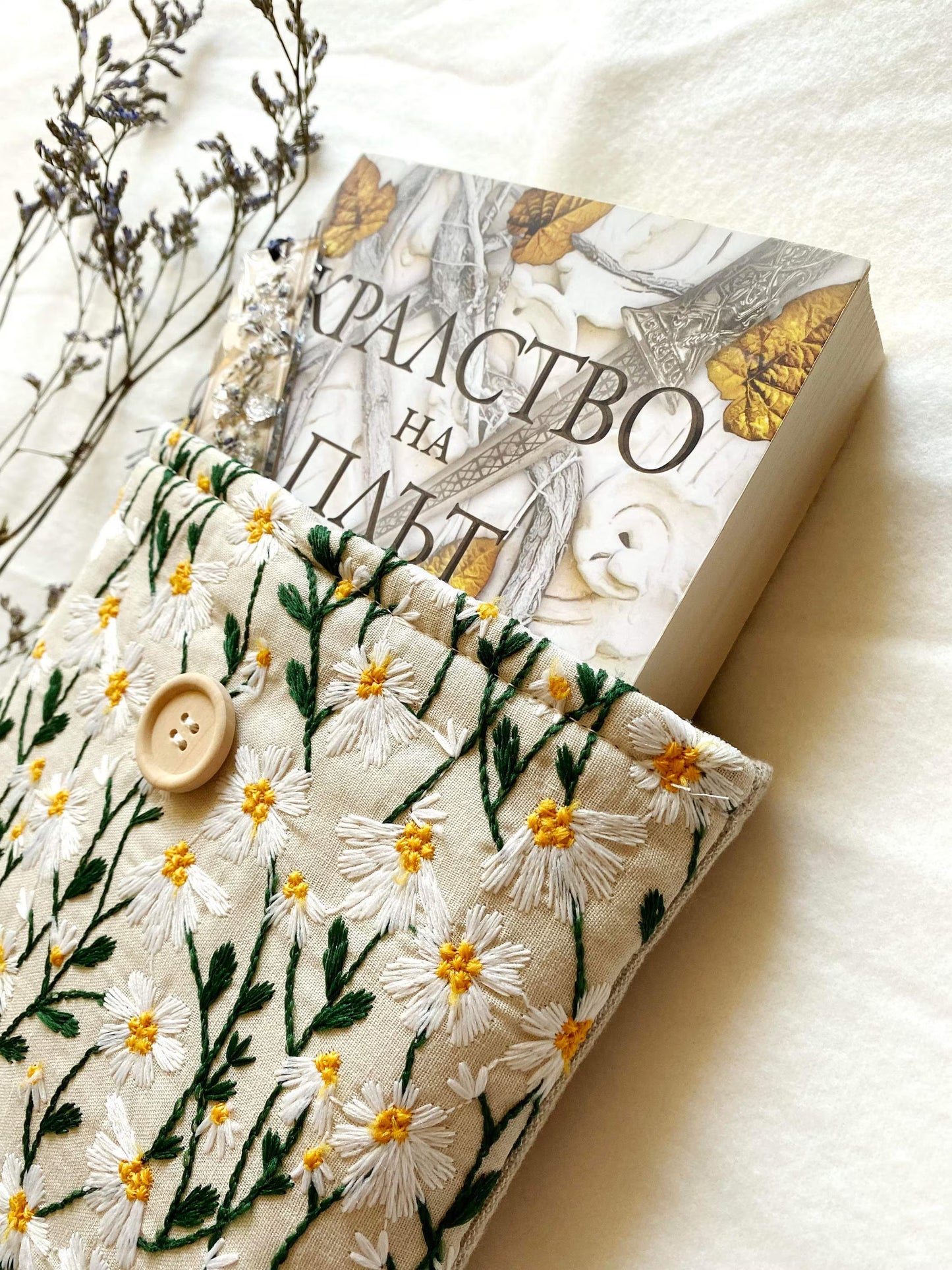Embroidered Daisy Book Sleeve