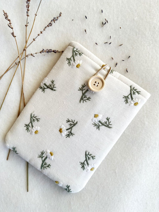 Embroidered Daisy Kindle & Kobo Sleeve