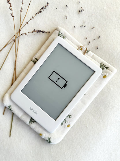 Embroidered Daisy Kindle & Kobo Sleeve