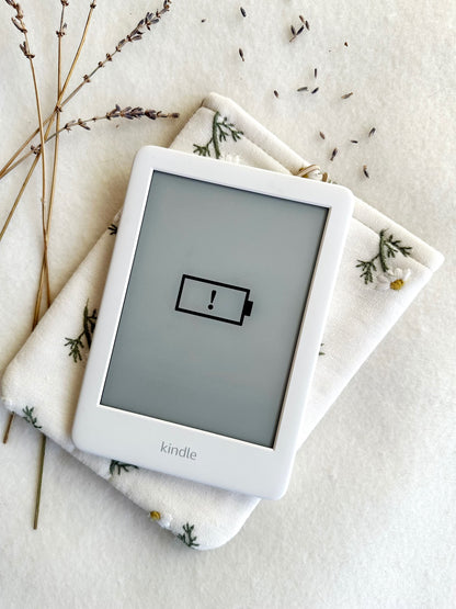 Embroidered Daisy Kindle & Kobo Sleeve