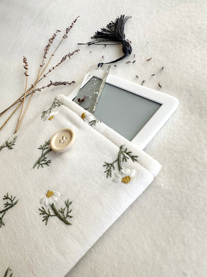 Embroidered Daisy Kindle & Kobo Sleeve