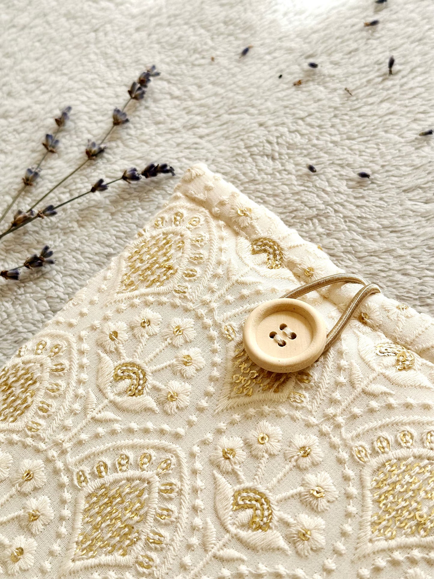 Embroidered Sequin Kindle & Kobo Sleeve