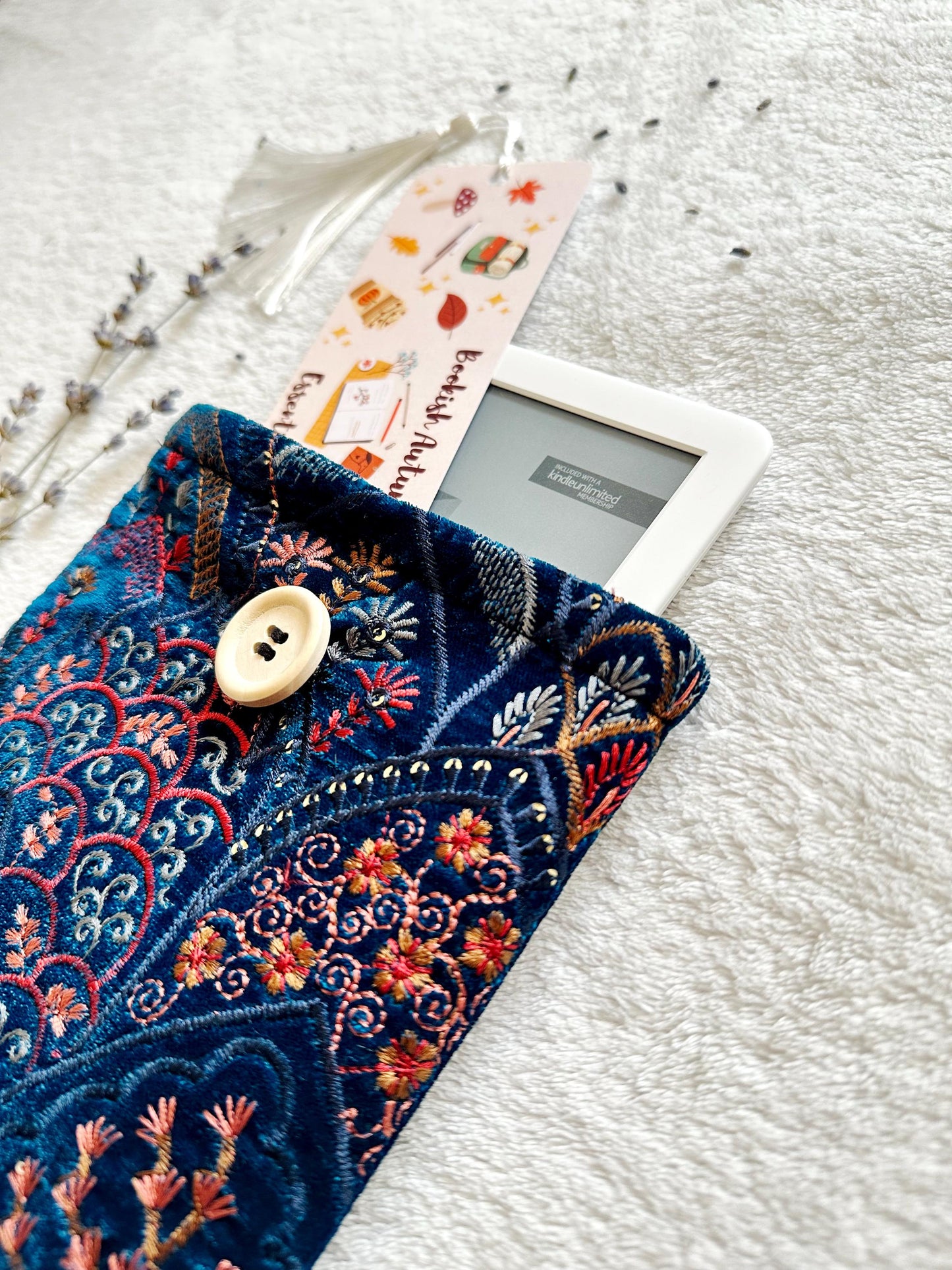 Embroidered Floral Kindle & Kobo Sleeve