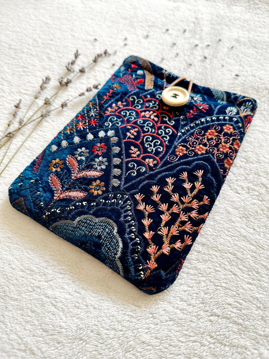 Embroidered Floral Kindle & Kobo Sleeve