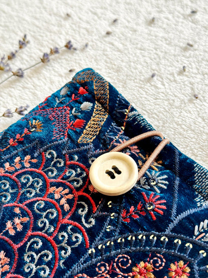 Embroidered Floral Kindle & Kobo Sleeve